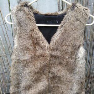 Talula Tan Faux Fur Sleeveless V-Neck Vest - Women - XS